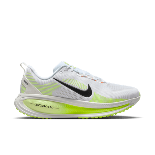 Nike Vomero 18 løbesko herre i White/Black-Volt-Barely Volt har en sort swoosh, neongrønne detaljer og ZoomX-mellemsål - perfekt til komfortabelt løbetræning - vist på en ensfarvet baggrund.