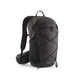Patagonia Terravia Pack 22L er en sort unisex-rygsæk med en lynlåslomme foran, netlommer i siderne, elastiske bungee-snore foran, polstrede skulderstropper og et lille rektangulært logo i bunden.