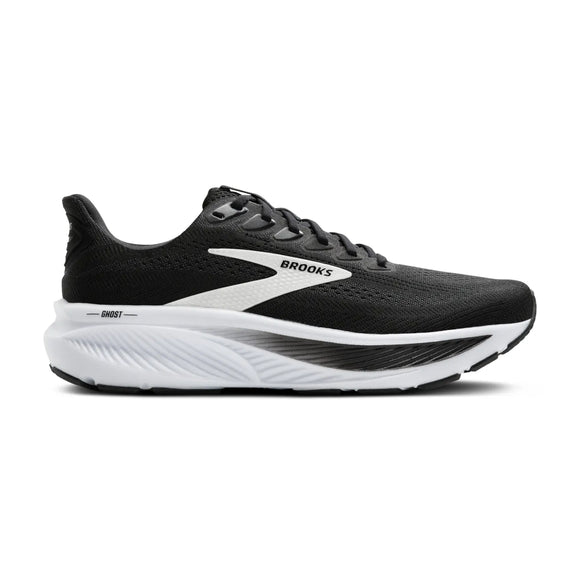 Brooks Ghost 17, Herre i Black/Grey/White har meshstof, snørelukning, signaturlogo og en tyk polstret mellemsål for blød dæmpning og ultimativ komfort. Slankt, moderne design med en kontrasterende hvid sål.