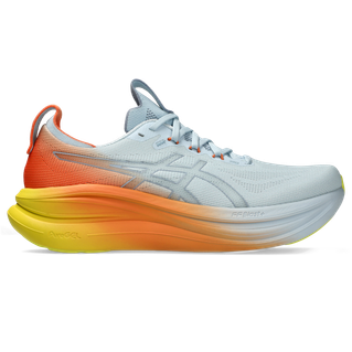 Asics Gel-Nimbus 28 Herre i Sky/Sun Peach har en overdel i lyseblå mesh, orange hæl, gul mellemsål med gradient, snørelukning og en tyk sål, der giver fremragende støddæmpning og støtte på hver eneste løbetur.