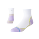 Stance Orchid Ul Quarter-sokker i unisex-farven lavendel har et hvidt design ved anklen med lyselilla tå- og hælpartier, gule og lilla kontraststriber samt et lille sort logo på den øverste ribkant. Disse ultralet løbesokker er designet til optimal åndbarhed og effektiv fugttransport, så dine fødder forbliver kølige og tørre under hver eneste løbetur.