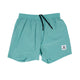 Et par grønne Saysky Pace Air Shorts 5" til mænd med elastisk linning, sort løbegang og et hvidt rektangulært mærke med en sort stjerne og ordet "SAYSKY" nederst på venstre ben.