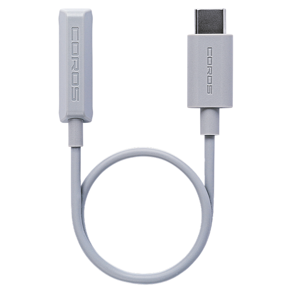COROS Heart Rate Monitor Charging Cable (USB-C) er et kort, gråt kabel med COROS-branding, der har et USB-C-stik i den ene ende og et proprietært stik til COROS Heart Rate Monitor i den anden.