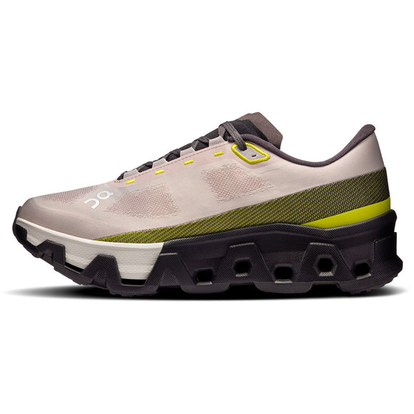 Et sidebillede af On Cloudmonster Hyper, Herre, Fade/Lime viser maksimal dæmpning i den tykke, sorte, geometrisk mønstrede sål og en let, åndbar overdel med sorte og lime accenter.