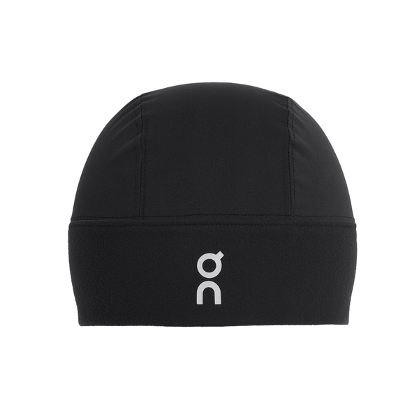 On Core Beanie, Unisex, Black har en glat overdel og en fleeceunderdel med et hvidt On-logo centreret foran. Perfekt som løbehue på kolde dage.