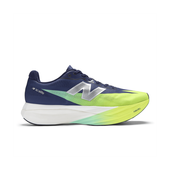 Et sidebillede af New Balance FuelCell SuperComp Elite v5, Herre i Boysenberry/Afterglow viser en marineblå overdel, sølvfarvet N-logo, gulgrøn mellemsål med gradient, hvid sål, SC Elite-branding og karbonplade løbesko-teknologi.