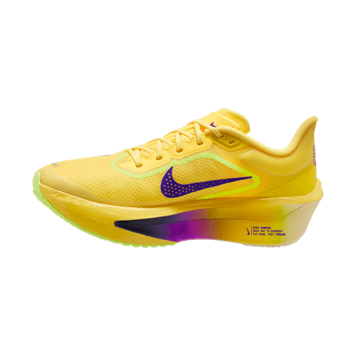 Nike Zoom Fly 6 herre løbesko i Citron Pulse/Indigo Burst-Volt Ice har en lilla swoosh, grøn ydersål og en gradueret lilla-gul mellemsål, alt sammen på en almindelig hvid baggrund.