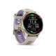 Garmin Forerunner 970 GPS smartwatch i French Grey/Translucent Indigo har et rundt display, der viser fitnessmålinger som tab af skridthastighed, tid med jordkontakt og kadence.