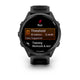 Garmin Forerunner 570 47 mm i Slate Grey Aluminium/Translucent Black viser et forslag til tærskelløb (5:00/km, 44 min) samt trænings- og løbsmuligheder. Har avanceret GPS-sporing og en sort rem.