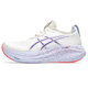 Asics Gel-Nimbus 27 Tokyo til mænd i Cream/Edo Purple har stødabsorbering i en spættet mellemsål med røde og blå prikker, en rød ydersål, snørelukning og fed sidelogo - ideel komfort til løbere.