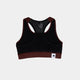 Saysky W Logo Combat Sports Bra, Dame, Red, har et racerback-design i sort og rødbrun med et rødbrunt bånd og et hvidt mærke med en sort stjerne - ideel til højintensiv træning - vist på en almindelig hvid baggrund.