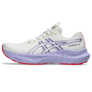 Asics GT-2000 14 Tokyo til kvinder i Cream/Edo Purple har lilla og røde detaljer, en tyk, spættet FF BLAST PLUS-mellemsål, lilla sidelogo og en rød ydersål, der giver let, støddæmpet stabilitet.