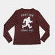 Saysky W Statement Pace Long Sleeve, Dame, Red er en rødbrun sportstop med en hvid tegnet Bigfoot, der løber med teksten "FARTLEK GAME ON!". Perfekt som hurtigtørrende træningstrøje til aktive kvinder.