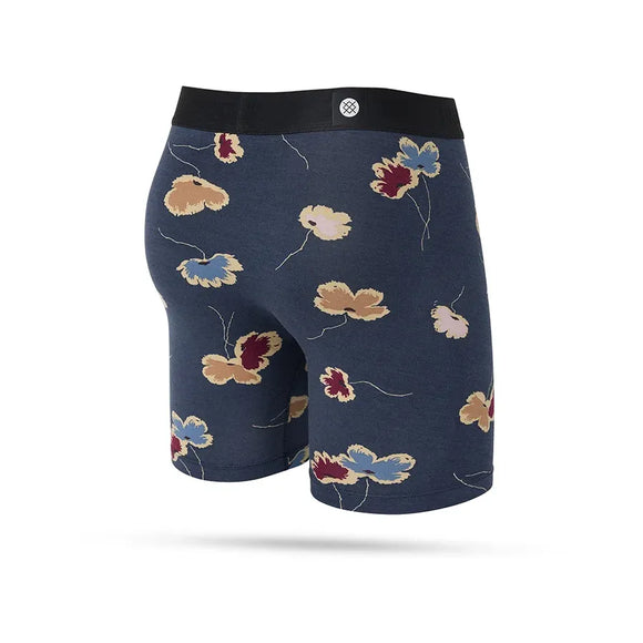 Stance Botanical Bliss Wholester boxershorts til herrer i navy har et tætsiddende design med sort elastik i taljen og et blomsterprint i brun, tan, blå og pink, vist bagfra på en hvid baggrund.