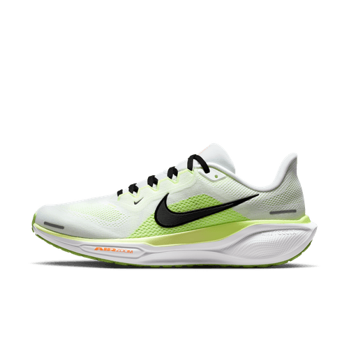 Et sidebillede af Nike Pegasus 41 herre løbesko i White/Black-Volt Ice-Barely Volt vises med hvid og lysegrøn overdel, sort swoosh, hvid mellemsål og limegrøn detalje på lys grå baggrund. Perfekt til komfortabel løbetræning.