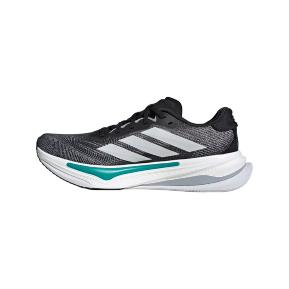 Adidas Supernova Prima 2 Herre i Core Black/Cloud White/Pure Teal har sorte og grå toner, hvide sidestriber, en hvid sål med blågrønne detaljer og er vist fra siden mod en almindelig hvid baggrund.