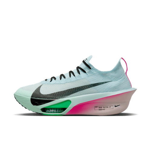 Et sidebillede af Nikes Alphafly Next% 3 løbesko til herrer i Glacier Blue/Black-Mint Foam-Green Shock, der viser en lyseblå overdel, sort swoosh og snørebånd, ZoomX-skumdæmpning, grønne accenter ved sålen og en lyserød mellemsål med gradient.