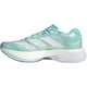 Adidas Adizero Boston 13 Dame i Seflaq/Zeromt/Luclem har en overdel i mesh, hvide striber, snørebånd, lavt design og en tyk hvid sål med LIGHTSTRIKE PRO-støddæmpning, der giver stil og komfort.