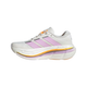 Her præsenterer vi Adidas Adistar BYD 2 til kvinder i farven Cloud White, med bløde, lyserøde (Blilil) Adidas-striber, en tyk og responsiv mellemsål i hvid og lilla, diskrete gule (Luta) detaljer, orange detaljer på ydersålen samt teksten »DREAMSTRIKE PRO« på siden.