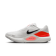 Nike Structure 26 til mænd i White/Black-Bright Crimson-Photon Dust har en sort swoosh, røde hælaccenter og synlig pink Zoom Air-dæmpning, vist på en almindelig hvid baggrund.