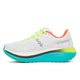 Saucony Endorphin Trainer Dame i White/Mutant har neongule snørebånd, en turkis og hvid sål, sorte detaljer, orange ankeldetaljer, tre sorte cirkler på siden og synlig Saucony-branding.