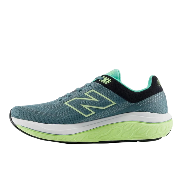 New Balance FreshFoam 860 v14 herre løbesko i Salt Water/Deep End/Afterglow har store N-logo, sort kravedetalje og tyk, tekstureret Fresh Foam mellemsål. Skoen vises fra siden mod en hvid baggrund.