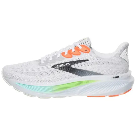 Brooks Ghost 17 Herre i White/Pink Clay/Gecko har en overdel i mesh med hvid bund, detaljer i pink clay og gecko, logo på siden og en tyk, polstret sål, der er designet til blød dæmpning.