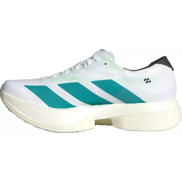 Adidas Adizero Adios Pro 4 til mænd i Ftwwht/Purtea/Carbon har en hvid overdel med tre blågrønne striber, tyk offwhite sål, ENERGYRODS 2.0 til fremdrift, sort hældetalje og hvide snørebånd.
