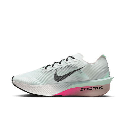 Nike Zoomx Vaporfly Next% 4 Dame løbesko i White/Black-Hyper Pink-Mint Foam har en hvid overdel, sort swoosh og snørebånd og en tyk sål, der går fra hvid til pink og mint. Den har ZoomX-skum, carbonplade og ZOOMX på siden.