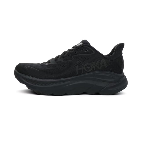 Hoka Clifton 10 Dame i Black/Black er vist fra siden på en hvid baggrund, der fremhæver den stødabsorberende sål, mesh-overdelen og det karakteristiske Hoka-logo.