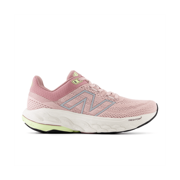 New Balance FreshFoam 860 v14 dame løbesko i Orb Pink/Rosewood/Limelight har hvid sål, limelight-detaljer og mesh-overdel for optimal stabilitet, vist fra venstre side mod hvid baggrund.