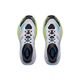 Et par Hoka Speedgoat 7 Dame trailsko i farvekombinationen Frost / Neon Yuzu, set ovenfra med deres iøjnefaldende hvide base og markante sorte, blå og neongrønne detaljer, placeret side om side på en ensfarvet hvid baggrund – perfekte til ethvert trail-løbeeventyr.