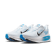 Nike Vomero 18 løbesko herre i White/Black-Blue Hero har en fed swoosh, avanceret stødabsorbering og blå detaljer på hæl og sål, vist mod en almindelig hvid baggrund.