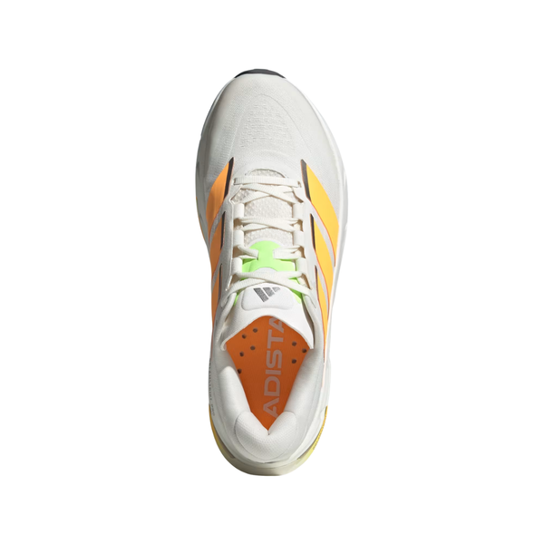 Oversigtsbillede af en hvid Adidas Adistar BYD 2 løbesko til mænd med orange og neongrønne detaljer. Denne ideelle løbesko til mænd har »ADISTAR« på tungen og tre orange striber langs siden, samt hvide snørebånd og en overdel i mesh. Det lette og responsive design gør den perfekt til både daglig træning og tempotræning.