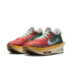 Et par Nike Alphafly Next% 3 Prm Herre maratonsko i Multi-Color/Clear-Starfish-Aloe Verde, med store sølvfarvede swooshes og tykke gule ZoomX-skumsåler, vises på en almindelig hvid baggrund.