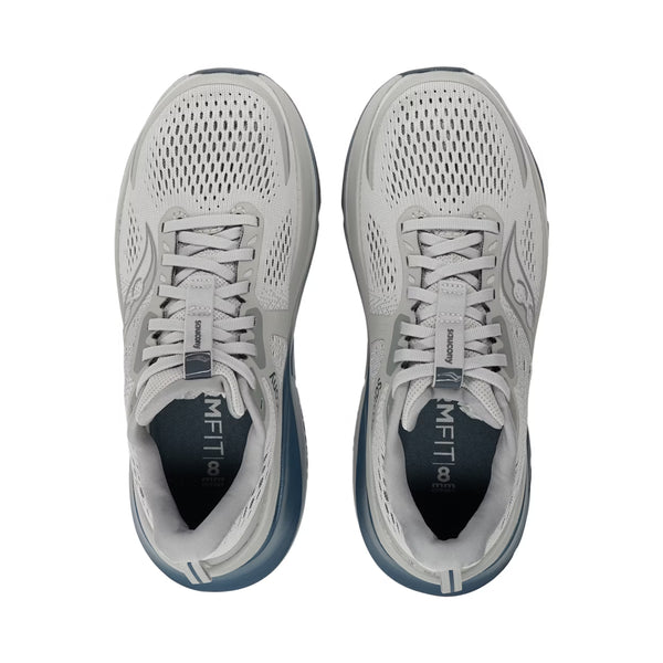 Et par Saucony Guide 18 herre løbesko i farven Fossil/Dusk med hvide snørebånd og blå såler, set ovenfra på hvid baggrund. Mesh-overdel og M FIT indlæg giver komfort til daglige løbeture.