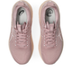 Et par ASICS Gel-Kayano 32 damesko i Morganite/Pearl Pink, sat oppefra på hvid baggrund, viser snørebånd, mesh-overdele og polstrede såler for maksimal komfort.