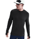 En mand i Nike Dri-FIT ADV Wool Long-Sleeve Running Top for men i Black/Anthracite, en hvid og sort Nike-kasket og blå shorts står let foroverbøjet med venstre tommelfinger gennem et hul i ærmet.