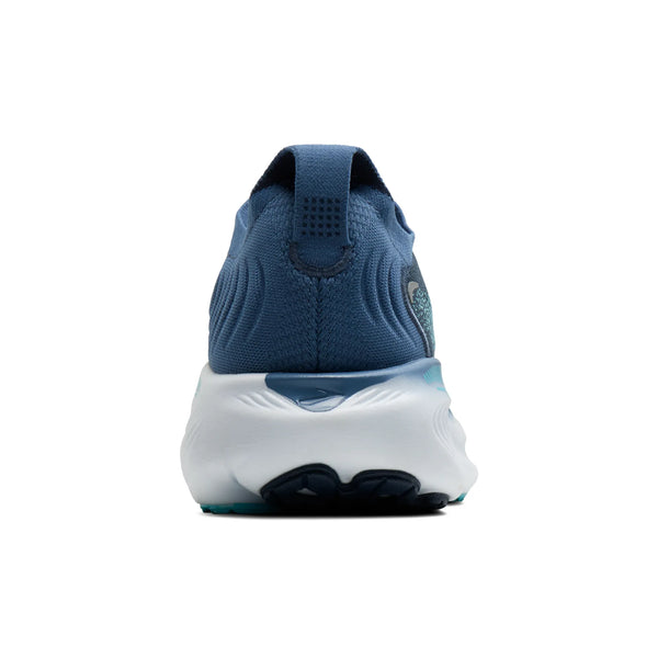 Set bagfra af Brooks Adrenaline GTS 25, Herre i Spellbound/Moonlight/Ipanema med stofsløjfe i hælen, struktureret overdel og tyk hvid sål, fotograferet mod en almindelig hvid baggrund.