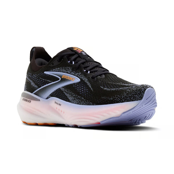 Brooks Glycerin GTS 22 Dame i Black/Blue Heron/Orange har en overdel i mesh, en polstret hvid sål, der giver støtte, og det ikoniske Brooks-logo på siden.