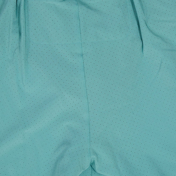 Nærbillede af de lette, åndbare Saysky Pace Air Shorts 5" i grøn til mænd med små perforeringer og glat finish - ideelle til løbeshorts (løbeshorts herre).