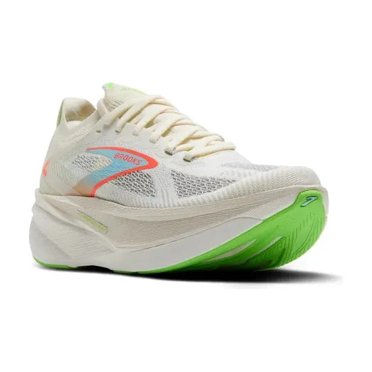 Brooks Hyperion Max 3 løbesko til herrer i farven Coconut/Green Gecko/Pink Clay har en tyk sål, grøn ydersål, hvidt snørebånd og et åndbart mesh-overmateriale. Perfekt til tempo-træning med god komfort og energireturnering.