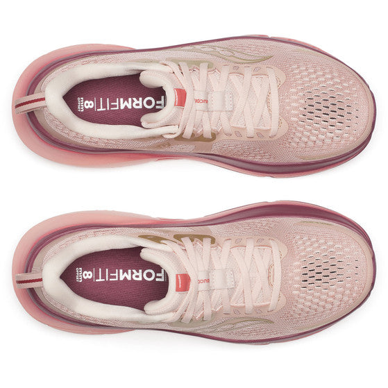 Et par Saucony Guide 18 løbesko (Dame, Cameo/Terra) set ovenfra med pink mesh-overdel, hvide snørebånd, rødbrune indlægssåler med FORMFIT 8-tekst og pink ydersål. Skoene står pænt side om side.