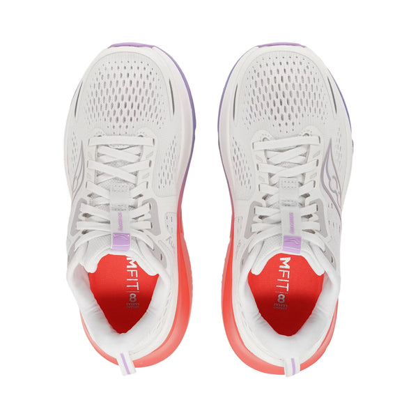 Et par Saucony Guide 18 løbesko dame i White/Crocus med overdel i mesh, lavendel og røde detaljer, MFIT på røde indlægssåler og PWRRUN mellemsål for komfort. Vist fra oven.