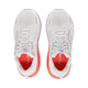 Et par Saucony Guide 18 løbesko dame i White/Crocus med overdel i mesh, lavendel og røde detaljer, MFIT på røde indlægssåler og PWRRUN mellemsål for komfort. Vist fra oven.