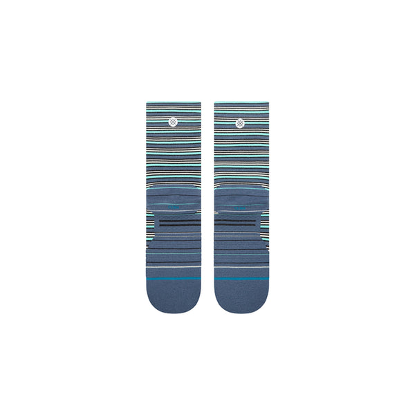 Stance Earnie Light Crew Unisex strømper i Seablue har vandrette blå, blågrønne og hvide striber. Disse åndbare sokker, der vises side om side på en hvid baggrund, giver komfort i hverdagen.