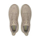Et par Hoka Clifton 10 herre løbesko i Raw Linen/Stone ses oppefra med snørebånd, mesh-overdel og gul Hoka-logo på indersålen. De lette sko er placeret side om side på en hvid baggrund.