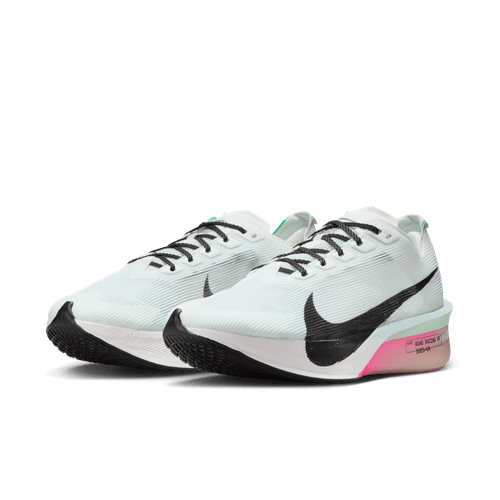 Nike Zoomx Vaporfly Next% 4 til kvinder i White/Black-Hyper Pink-Mint Foam har sorte swooshes, sorte snørebånd, ZoomX-skumdæmpning og en mellemsål med pink accent, vist mod en almindelig hvid baggrund.