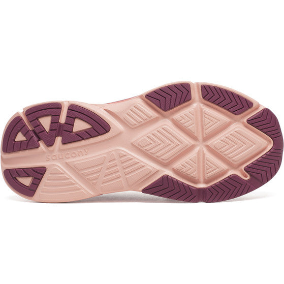 Billedet viser sålen på Saucony Guide 18 (Dame, Cameo/Terra), som hovedsageligt er lyserød med mørklilla gummipartier. Den geometriske slidbane forbedrer trækkraften, og "Saucony" er hævet på venstre side.