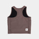 Saysky W Combat Rib Crop Top til kvinder i taupe er vist fladt på en hvid baggrund. Denne racerback-top har en ribstruktur og en lille hvid patch med en sort stjerne nær bunden.